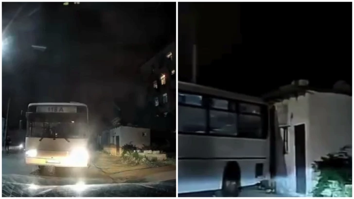 ДТП в Баку: маршрутный автобус при маневре врезался в придорожную постройку