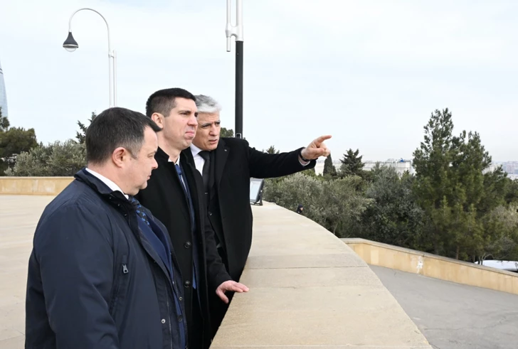 Media.az - Новости Азербайджана - Вице-премьер Молдовы посетил Аллею шехидов