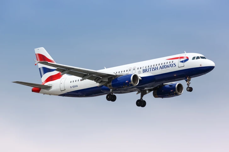 Пассажиры British Airways сломали ноги во время полета над Гренландией