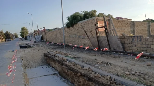 В Азербайджане ликвидировали скопление мусора на дороге Мехдиабад - Пиршаги