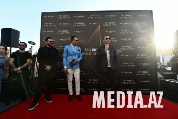 Media.az - Новости Азербайджана - Керем Бюрсин получил именную звезду на Sea Breeze Walk of Fame