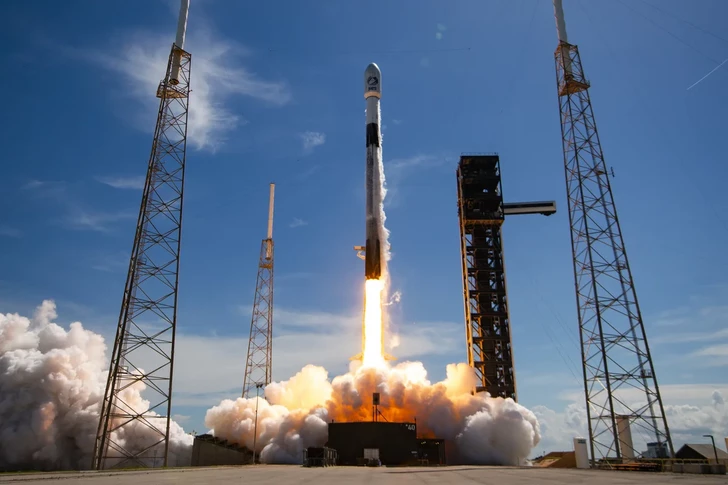 SpaceX провела запуск ракеты с секретной миссией для Космических сил США