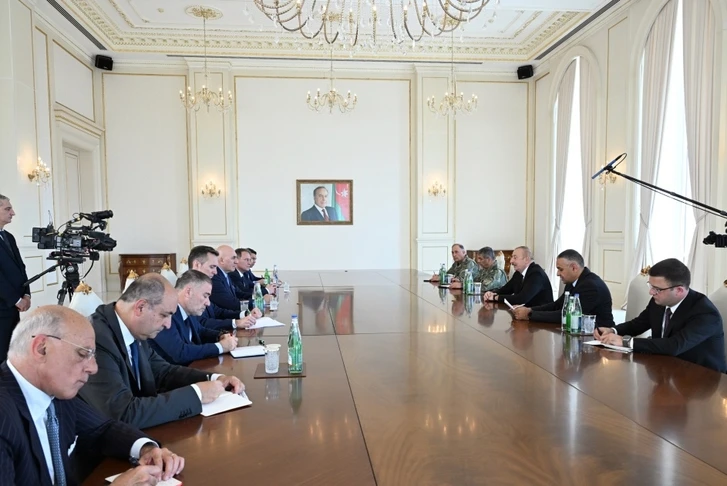 Президент Ильхам Алиев принял делегацию, возглавляемую министром обороны Италии