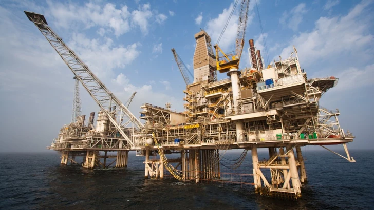 На платформах АЧГ в Азербайджане временно снизят добычу нефти