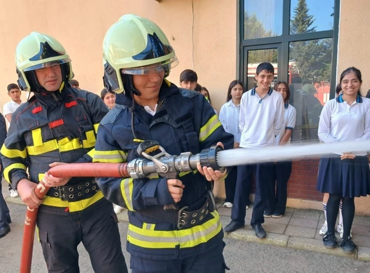 Media.az - Новости Азербайджана - В Азербайджане для детей провели «День открытых дверей» в пожарных частях
