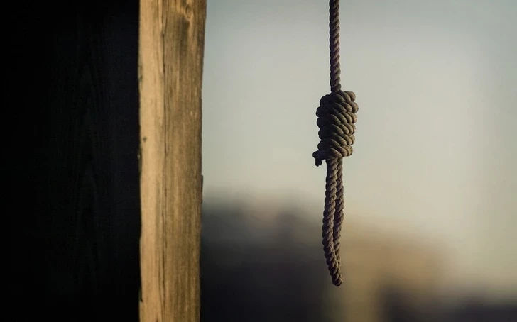 В Сабирабаде 15-летняя девочка совершила самоубийство