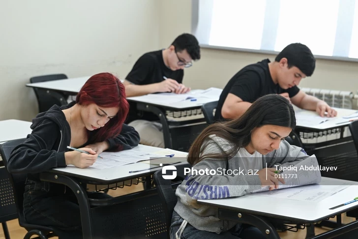 В Азербайджане проведены выпускные экзамены для 11-классников