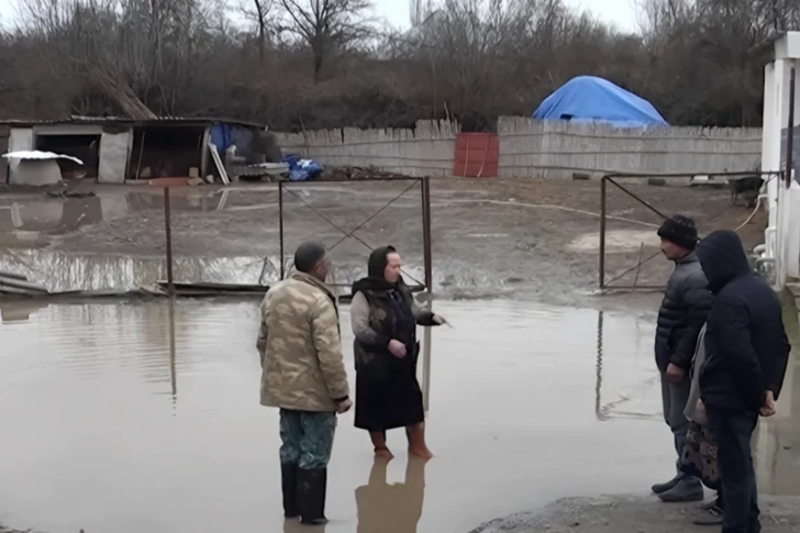 Авария на водопроводе в Кюрдамире оставила без питьевой воды город и шесть сел