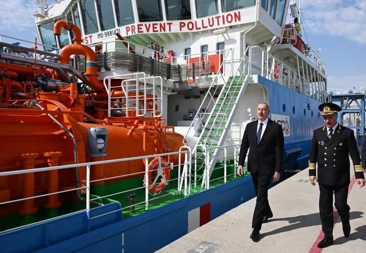 Ильхам Алиев принял участие в церемонии сдачи в эксплуатацию танкера «Зангилан»