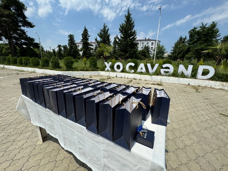 Media.az - Новости Азербайджана - Очередная группа жителей вернулась в город Ходжавенд: им вручены ключи от домов