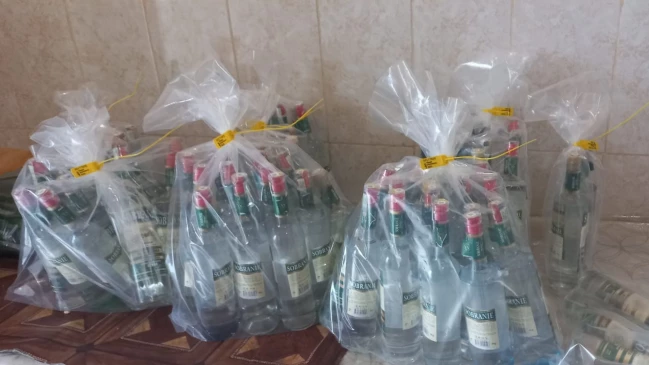 Агентство продбезопасности изъяло 72 бутылки поддельной водки в банкетном зале в Шамахы