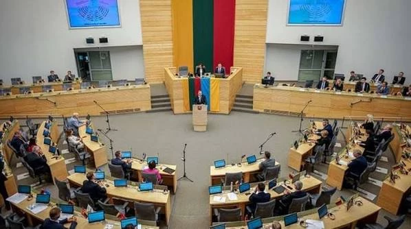 Литовский парламент снял конституционное ограничение на размещение ядерного вооружения