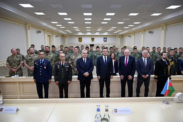 Media.az - Новости Азербайджана - Обсуждены вопросы военного сотрудничества между Азербайджаном и Великобританией