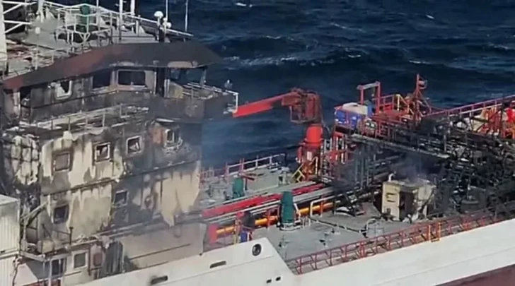 Пожар на танкере в Черном море у берегов Румынии: судьба части экипажа остается неизвестной