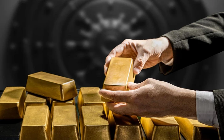 Цена золота на бирже Comex опустилась ниже отметки 4 600 долларов за тройскую унцию