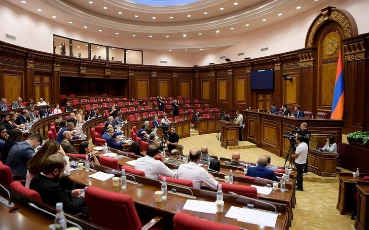Армянская оппозиция намерена обсудить в парламенте отставку Пашиняна