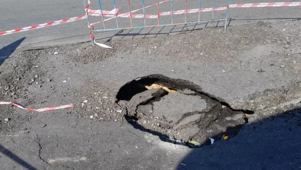 Media.az - Новости Азербайджана - В центре Баку провалился участок дороги