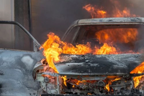 В Баку загорелся Jeep