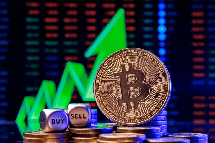 Биткоин поднялся до 76 000 долларов впервые за шесть недель