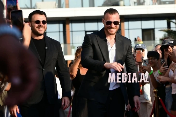 Media.az - Новости Азербайджана - Керем Бюрсин получил именную звезду на Sea Breeze Walk of Fame