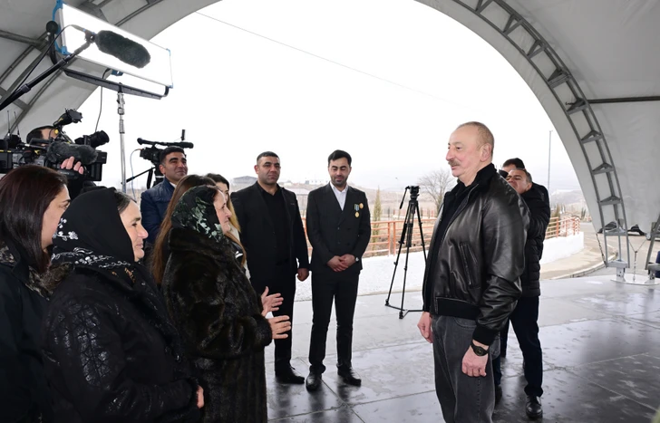Media.az - Новости Азербайджана - Ильхам Алиев встретился с жителями села Баллыджа в Ходжалы