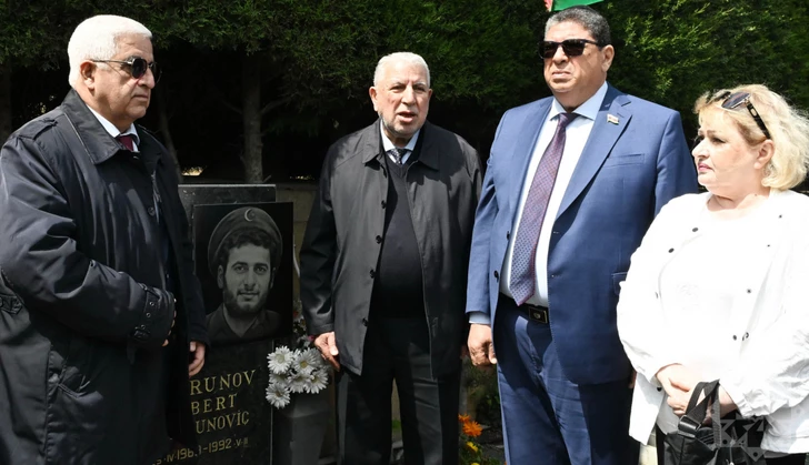 Media.az - Новости Азербайджана - В Баку почтили память национального героя Альберта Агарунова в день его рождения