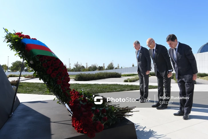 Media.az - Новости Азербайджана - Государственные и правительственные чиновники посетили Парк Победы в связи с Днём памяти