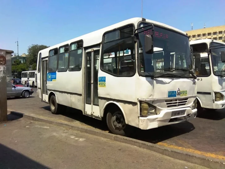 Жители Сумгайыта жалуются на старые автобусы и большие интервалы движения