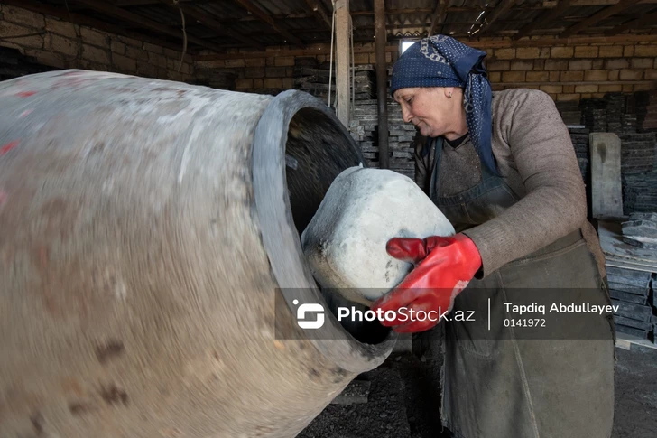 Media.az - Новости Азербайджана - В 65 лет — на тяжелом производстве: история Бюльбюль Бабаевой