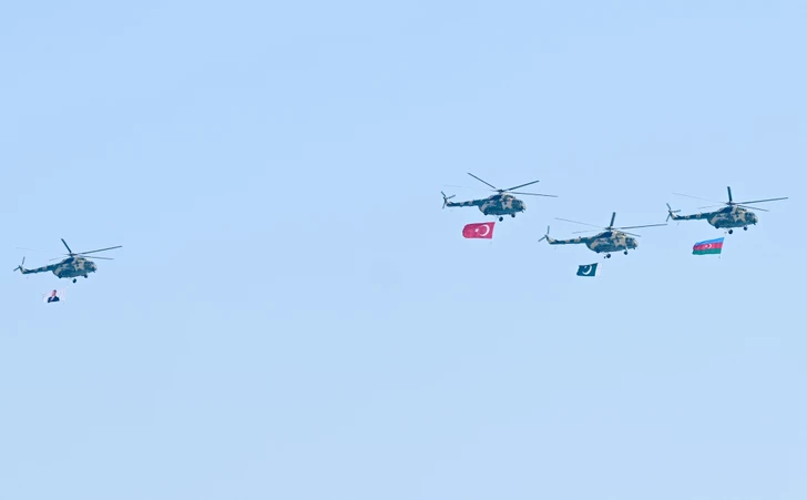 Media.az - Новости Азербайджана - Президент Ильхам Алиев выступил на военном параде, посвященном пятой годовщине Победы