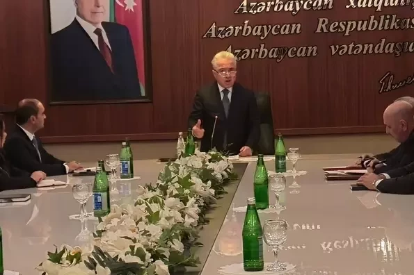 Эльхан Ибрагимов представлен коллективу ИВ Насиминского района