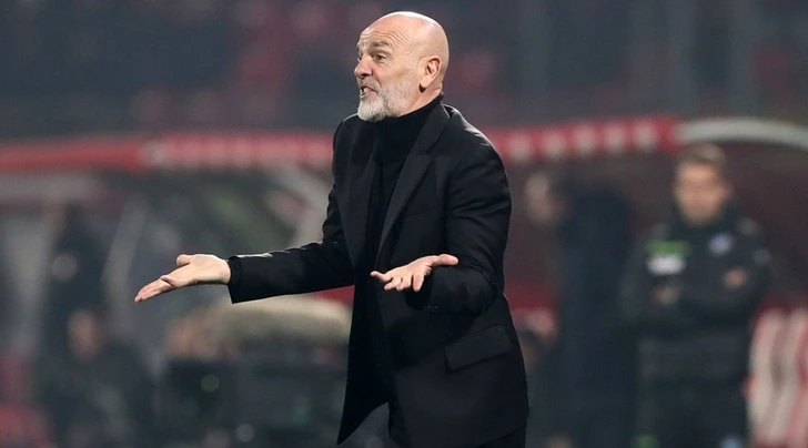 «Милан» объявил об уходе Пиоли с поста главного тренера