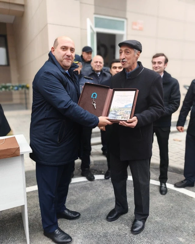 Media.az - Новости Азербайджана - Очередной караван переселенцев прибыл в город Агдам, им вручены ключи от квартир