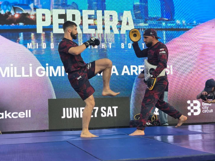Media.az - Новости Азербайджана - Звезды UFC провели открытую тренировку на Бакинском бульваре