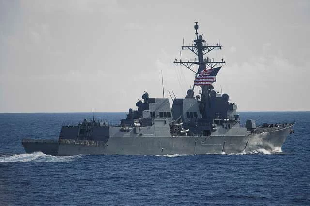 Тегеран атаковал американские военные корабли после захвата иранского судна - СМИ