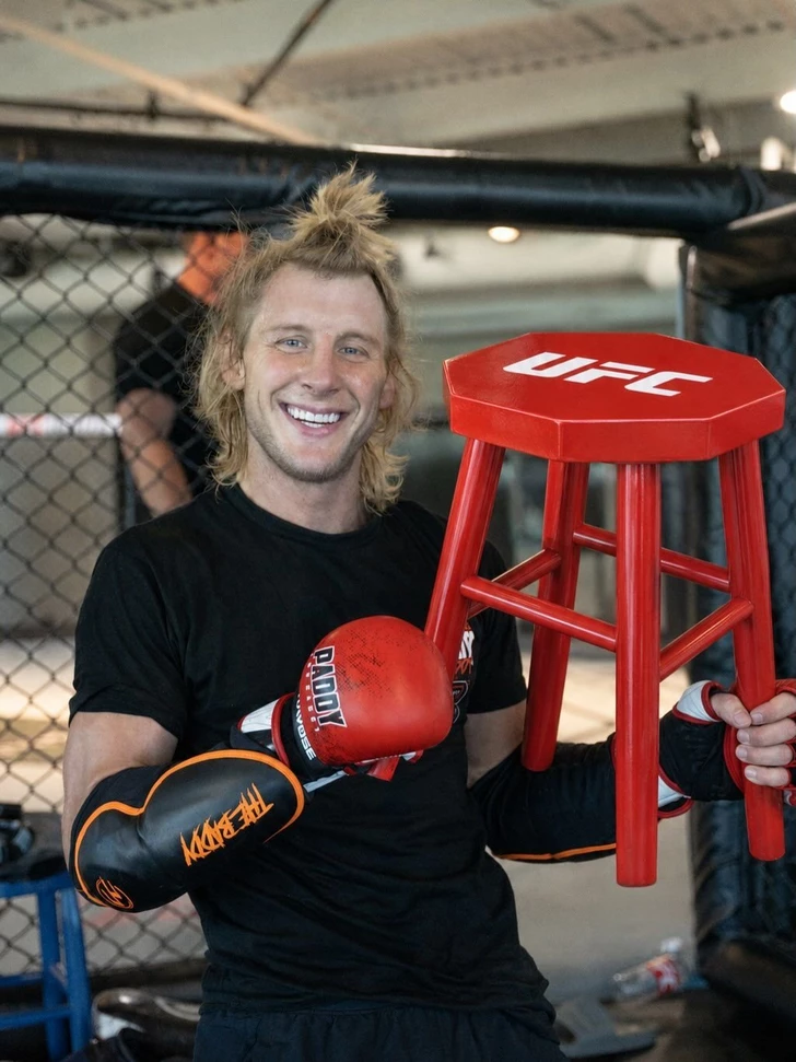 Media.az - Новости Азербайджана - Пимблетт выкупил стул Топурии с UFC Freedom 250 за $ 13 400
