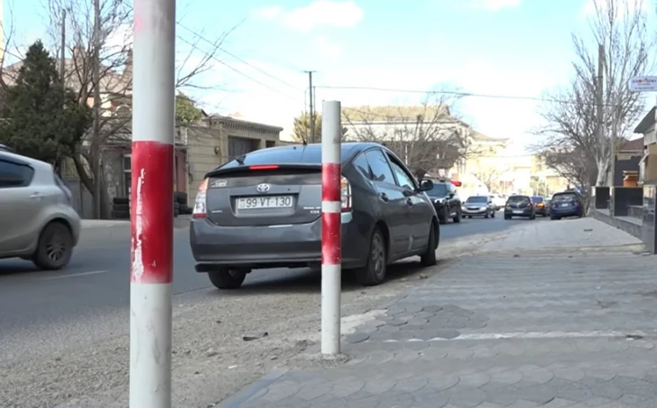 60 манатов за стоянку у подъезда: в Баку жильцы дома массово жалуются на отсутствие парковочных мест