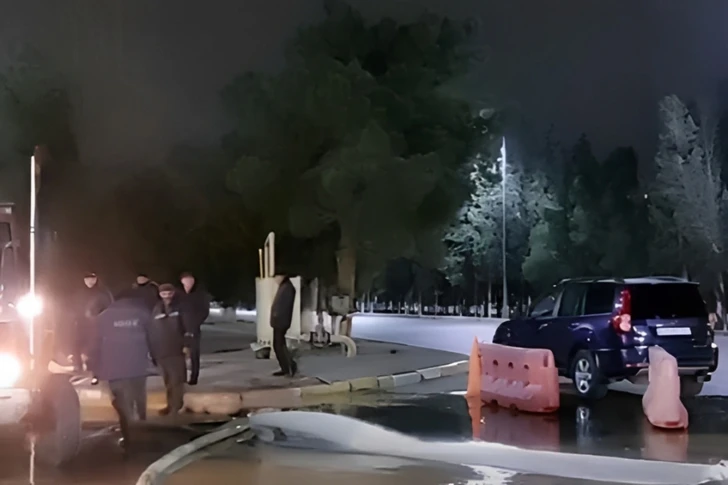 В Сумгайыте прорвало водопровод