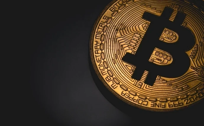 Биткоин теряет позиции: курс опустился ниже 93 000 долларов