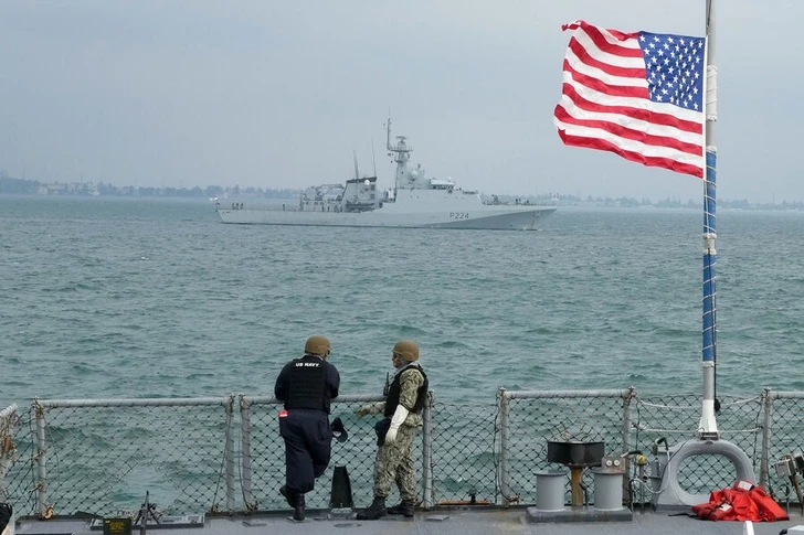 Корабли ВМС США преследуют «теневые танкеры» из Венесуэлы