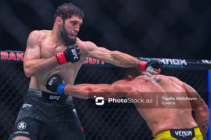 Media.az - Новости Азербайджана - В Баку прошел турнир UFC Fight Night: Рафаэль Физиев одержал победу в главном бою основного карда