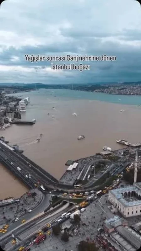Media.az - Новости Азербайджана - Босфор сменил цвет: мутные воды после ливней попали в пролив