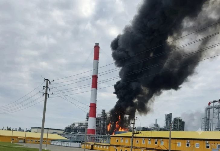 В России дроны атаковали нефтеперерабатывающий завод