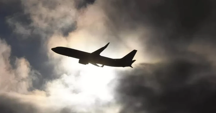 Пассажирский Airbus подал сигнал бедствия над Тихим океаном