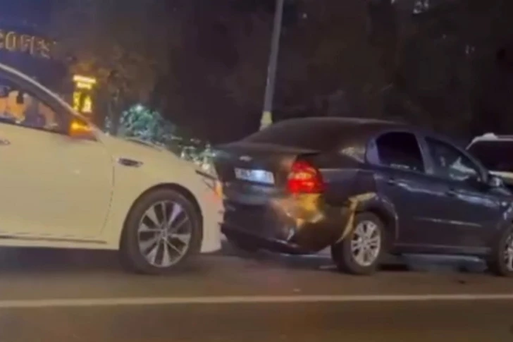 В Баку произошло цепное ДТП с участием нескольких автомобилей