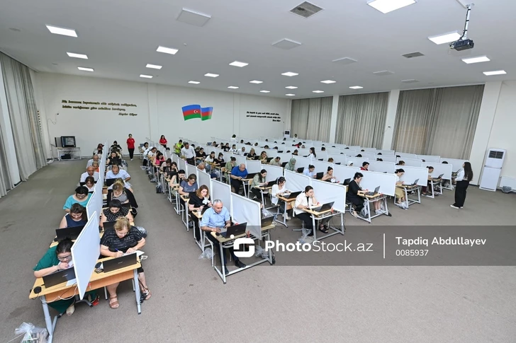 В Азербайджане уволили 8000 учителей: что стоит за масштабной проверкой компетентности?