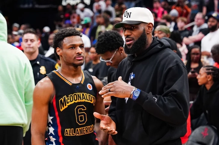 Впервые в истории НБА в одной команде будут выступать отец и сын