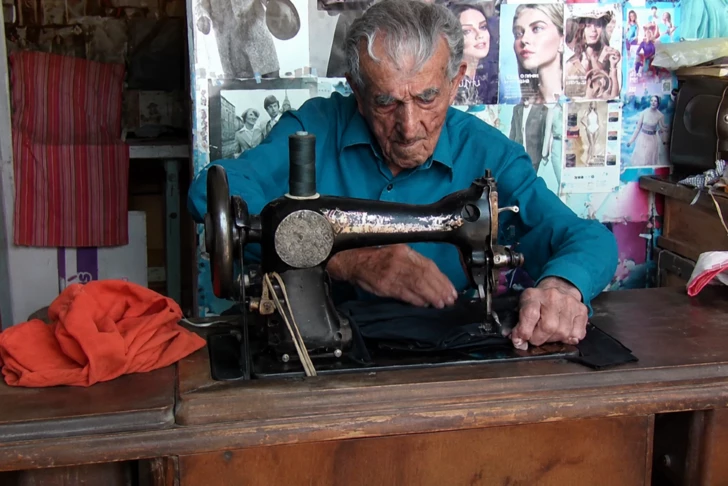 Шил для всего Азербайджана: история 95-летнего портного из Шеки