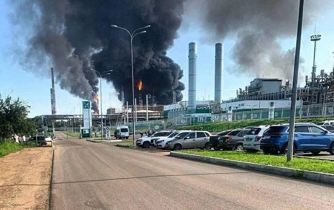 Два российских нефтеперерабатывающих завода прекратили работу из-за атак беспилотников Украины