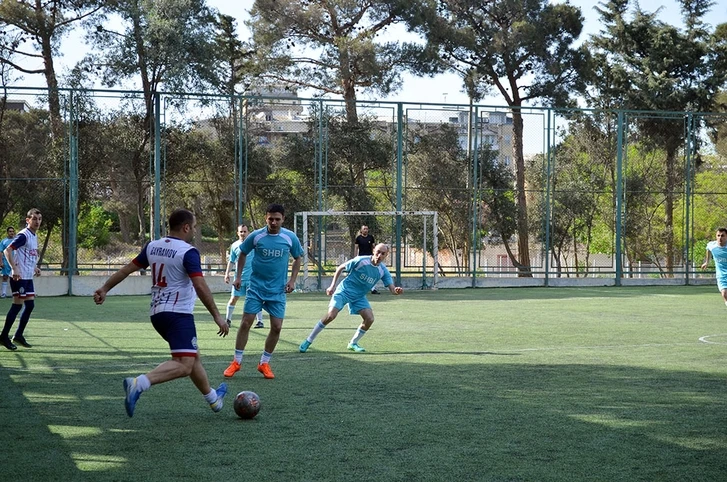 Проводится турнир по мини-футболу, посвященный очередной годовщине со дня рождения Гейдара Алиева
